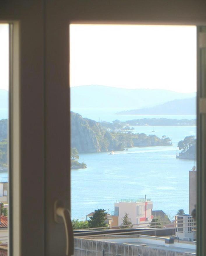 Apartment Simaris - Spacious With Terrace And Sea View 시베니크 외부 사진
