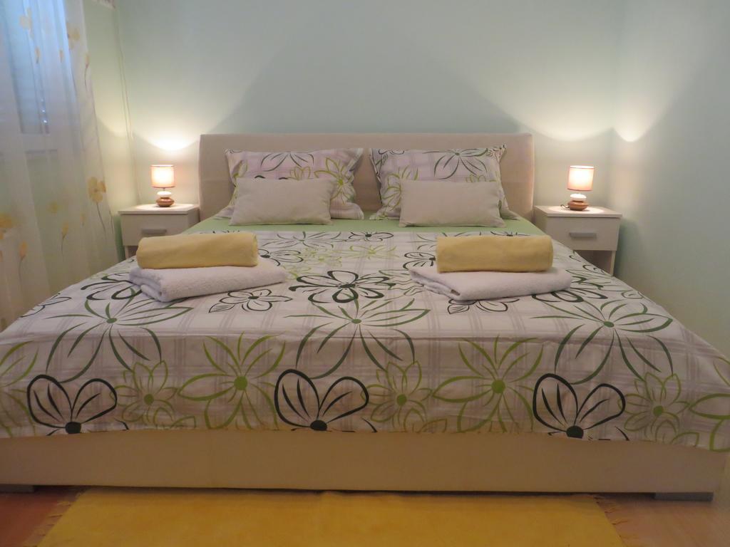 Apartment Simaris - Spacious With Terrace And Sea View 시베니크 외부 사진