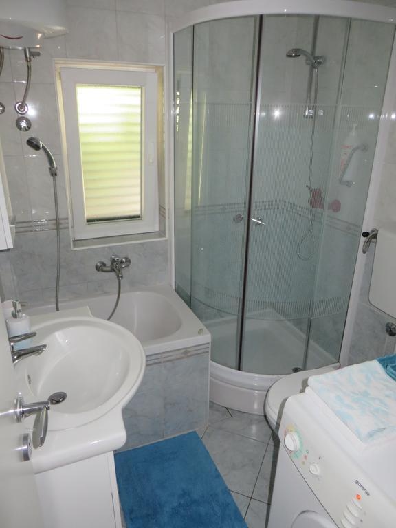 Apartment Simaris - Spacious With Terrace And Sea View 시베니크 외부 사진