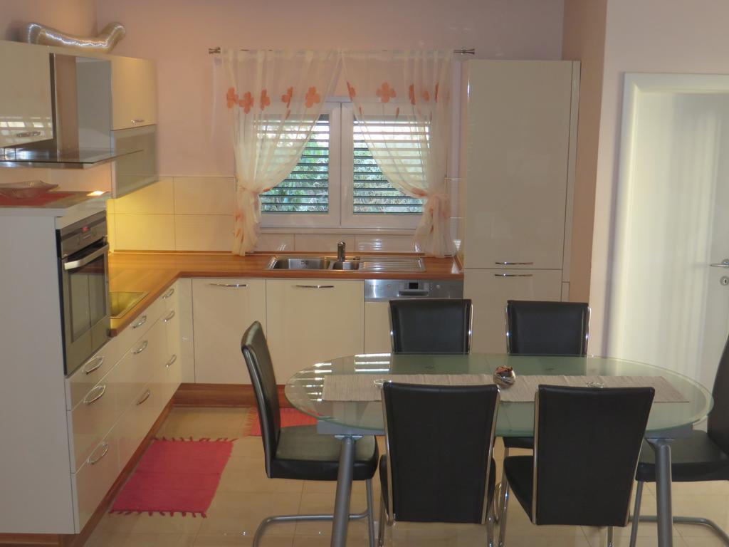 Apartment Simaris - Spacious With Terrace And Sea View 시베니크 외부 사진