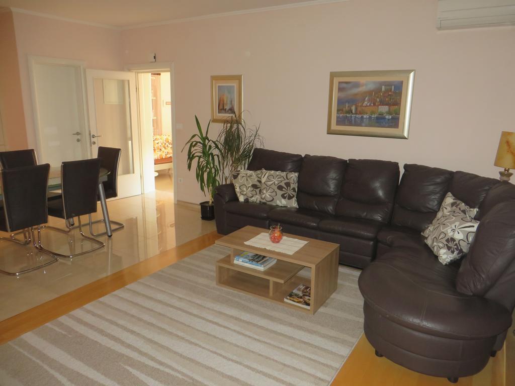 Apartment Simaris - Spacious With Terrace And Sea View 시베니크 외부 사진