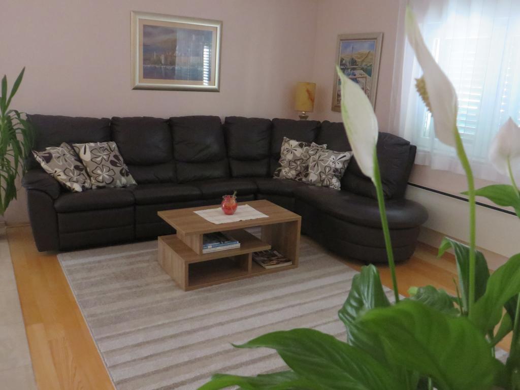 Apartment Simaris - Spacious With Terrace And Sea View 시베니크 외부 사진