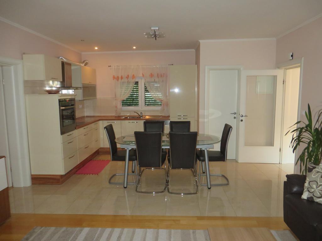 Apartment Simaris - Spacious With Terrace And Sea View 시베니크 외부 사진